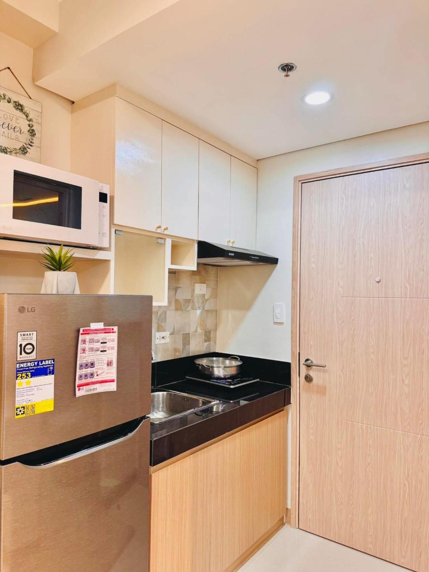 Rj Elite Escape 2Br Condo W Balcony Near Sm Iloilo Extérieur photo