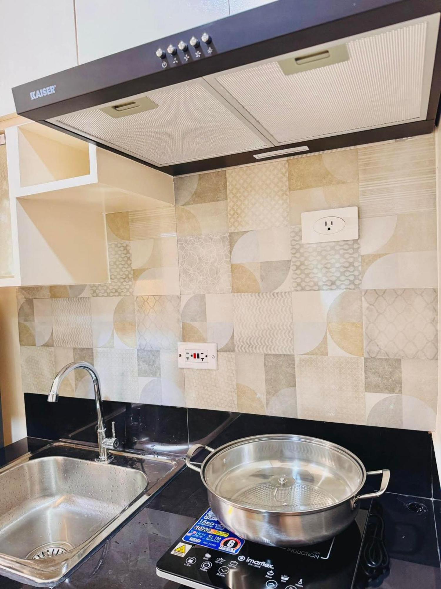 Rj Elite Escape 2Br Condo W Balcony Near Sm Iloilo Extérieur photo