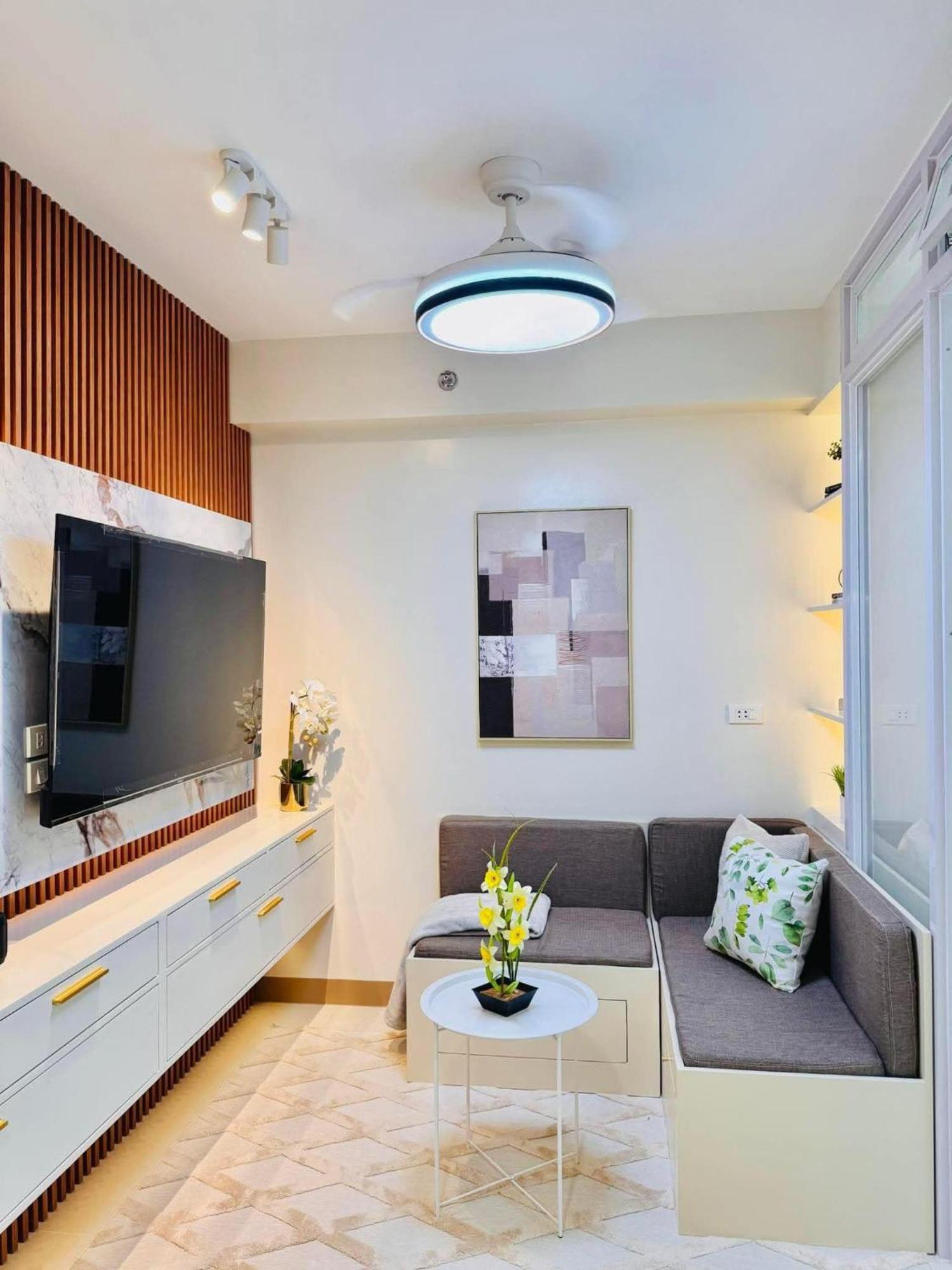 Rj Elite Escape 2Br Condo W Balcony Near Sm Iloilo Extérieur photo